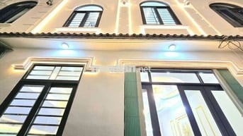 nhà đẹp ba phòng ngủ vào ở liền gần cầu Phú Xuân