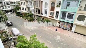 Cho thuê nhà 1 trệt 2 lầu đầy đủ nội thất, gần VSIP1, cách 550 2km