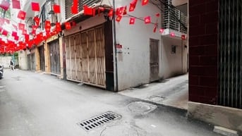 NHÀ HIẾM CỰ LỘC – BƯỚC CHÂN RA ROYAL CITY – NGÕ THÔNG, 1 NHÀ RA Ô TÔ