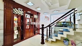 Bán nhà Hoàng Quốc việt, Cầu Giấy, Ô tô đỗ, sang trọng, 60m2, 23 tỷ