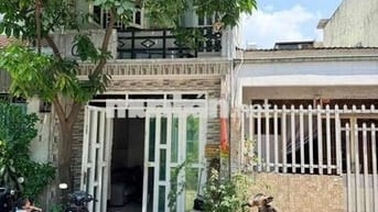 chủ cần bán gấp nhà sổ Hồng Riêng 4x13m trệt 1 lầu 1 sân thượng, hẻm6m