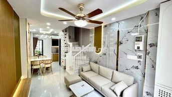 Nhà 3 tầng 4PN mới đẹp  vuông vức. chuẩn. xem ngay.