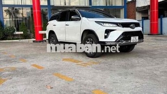Toyota Fortuner Legender 2022 Trắng