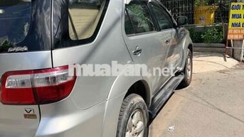 Toyota Fortuner 2011 V2.7 Bạc