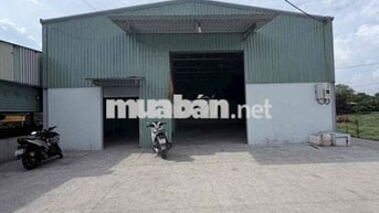 Cho thuê kho 300m2 Trần cao, Thông thoáng Trống suốt