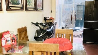 Bán nhà khu Tân Mai, DT  20 m2 tầng 1, từ tầng 2 đua ra 25 m2x 4 tầng