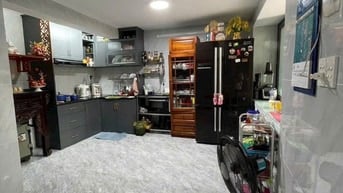 Cho thuê căn hộ tầng trệt chung cư 10 mẫu đường 49 