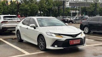 Toyota Camry 2.0 Q Trắng