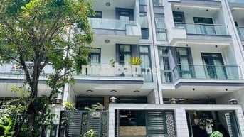 Chính chủ cho thuê gấp nhà thang máy Vạn Phúc City