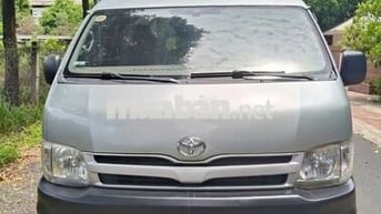 Toyota Hiace 2011 Bạc 190.000km