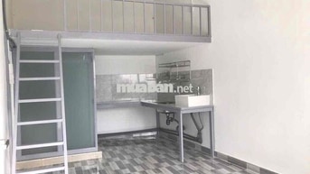 Q7: PHÒNG MỚI, TOILET RIÊNG, TỦ LẠNH, MÁY LẠNH, NGAY CHỦ NHÀ