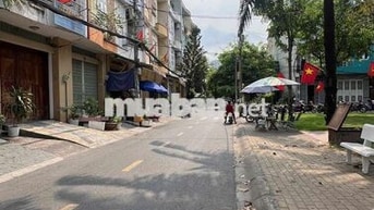 nhà 4 tầng mặt tiền đường 320 bông sao p5 q8 DT 4m x 16m trệt 3 lầu 