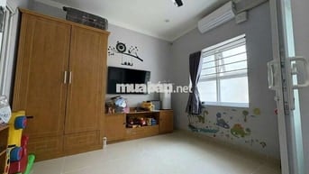 Căn hộ đẹp TM 50m2 full nội thất gỗ cao cấp ,ngày ngã tư  Bình Thái