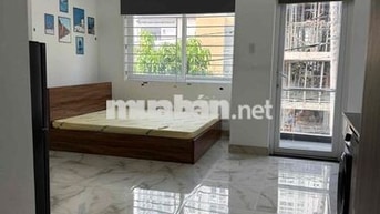 Studio bancon lớn siêu rộng mới xây