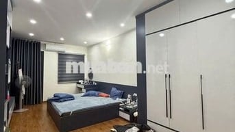 *** tại nguyễn văn cừ -nhà 5 tầng - ô tô vào nhà - giá hơn 11 tỷ