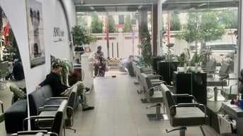 Cho thuê nhà 4T 50m3 thông sàn , mặt phố cầu Giấy , kinh doanh sầm uất