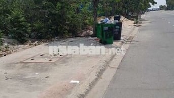 sổ đỏ và quang cảnh trước khu đất.