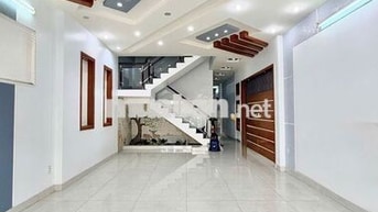 Nhà 2 lầu 4PN mặt tiền đường Trần Hoàng Na chỉ 18 triệu