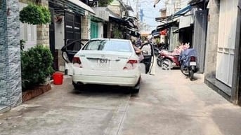 Nhà hẻm xe hơi 166 Nguyễn Duy 2 lầu