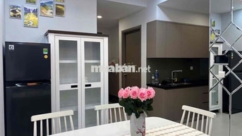 Đầy đủ nội thất. View Hồ bơi. Giá thuê 9 tr/tháng. LH Hương xem nhà