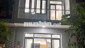 Cho thuê nhà 1 Trệt 2 Lầu gần Bến xe Tân Đông Hiệp 