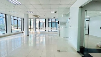 Cho thuê văn phòng 115m2 Trần Quang Diệu giá chỉ 18tr trần cao lô góc