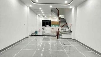 nhà 1 trệt 2 lầu gần bên xe TÂN ĐÔNG HIỆP,VSIP1,đầy đủ nội thất 80m2