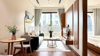 HOT HOT! CHDV 1BR Trần Hưng Đạo Q1 – Ban công cực chill, full nội thất