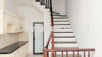 Cho thuê nhà phố nguyễn sơn long biên 35m 5 tầng 3 ngủ fun đồ giá 10 t