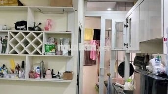 cho thuê căn chùa láng dt 40m tầng 5 CT máy giá 5.5 triệu