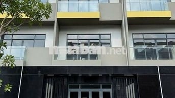 Cần bán nhà phố xây sẵn tại Dĩ An- Bình Dương diện tích sàn 319,6m2