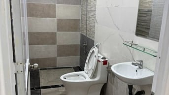 Cần tiền bán gấp nhà mặt tiền đường lớn
