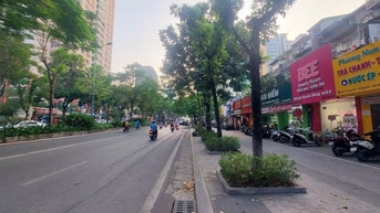 Cần bán nhà phố Láng Hạ, mặt tiền khủng, vỉa hè rộng, Showroom, KDVP