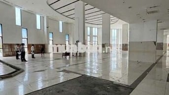 CHO THUÊ 1300M2 ĐẾN 5000M2 DƯỚI CHÂN CHUNG CƯ LẠC LONG QUÂN