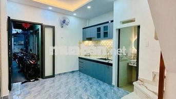 NHÀ ĐẸP Q4- 3 LẦU- NGANG 4m- 18m2- CHỈ 2 TỶ NHỈNH 