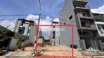 cần tiền làm nhà nên bán bớt đất đẹp view biển 90m²