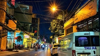 Bán nhà MTKD ngay chợ Nguyễn Tư Giản 80m2 6 lầu đẹp thang máy 14.5 tỷ