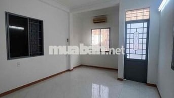 cho thue nhà 3 lầu 3 pn.4wc đường nguyễn hũu cảnh. Bình Thạnh(17tr)