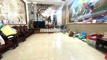 bán nhà 2 tang dt 5x20. đông hoà gần ĐHQG