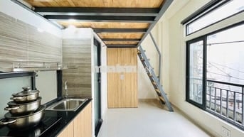 Gác lửng đón nắng cửa sổ thoáng tại Hòa Bình cạnh Đầm Sen