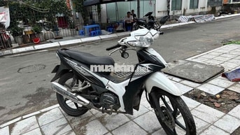 Honda Blade 2018 Sport Trắng đen