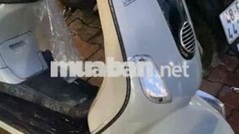 Xe Vespa như ảnh fix nhẹ