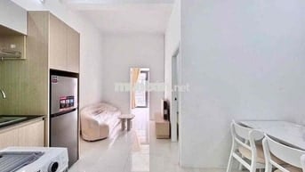 2 Phòng Ngủ - 50m2 - Ban Công - Full Nội Thất - Thang Máy- Cộng Hoà