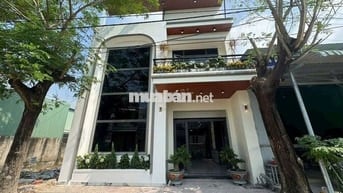 VILLA SIÊU KHỦNG GẦN CHỢ BÌNH CHÁNH FULL NỘI THẤT 