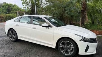 Kia K5 2022 Trắng 5 chỗ