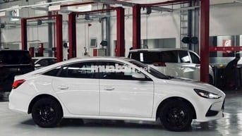 MG MG5 Tiêu chuẩn Trắng 4 chỗ