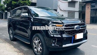 Ford Everest 2023 Titanium Đen đi lướt