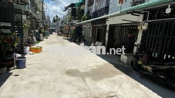 Nhà phố trệt lầu. Có 2Pn rộng. Hướng Đông. Dân cư hiện hữu. Sổ hồng