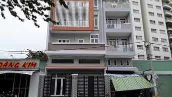 CHÍNH CHỦ BÁN HOẶC CHO THUÊ TÒA NHÀ MẶT TIỀN VỊ TRÍ ĐẸP BÌNH PHÚ (Q.ũ)