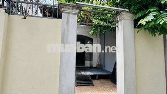 Nhà cho thuê có sân, tiện KD ăn uống